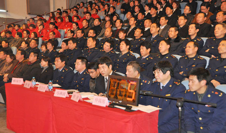 評委和仲裁正在緊張的工作中