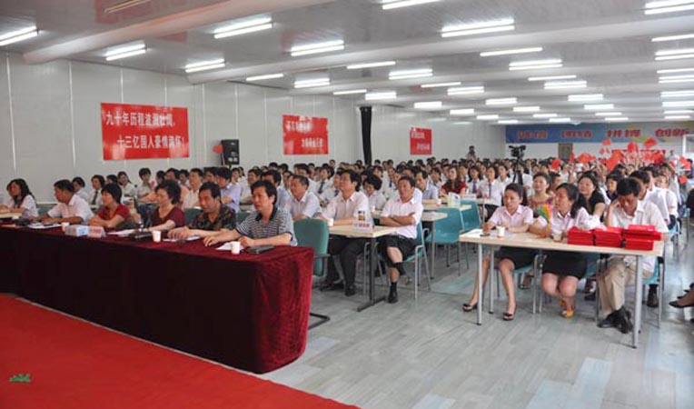 各代表隊的啦啦隊已經準備好為選手吶喊了