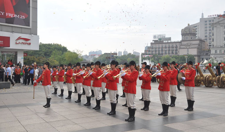 英姿颯爽的樂隊演奏