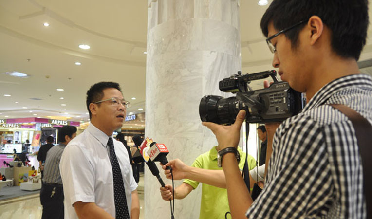 華億國際常務副總經理張樹華接受媒體采訪