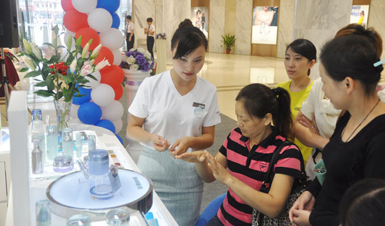 顧客試用蘭芝產品