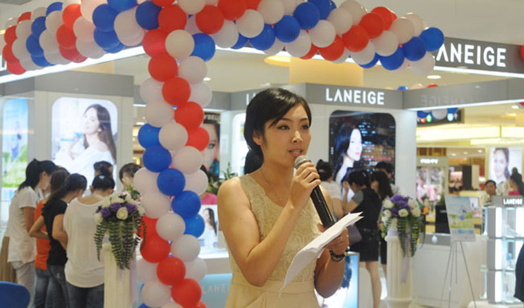 主持人宣布開柜儀式開始