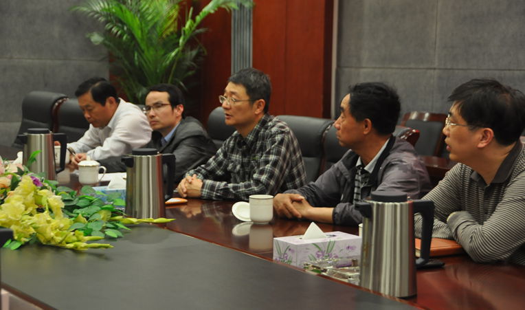 蕪湖市工商局局長(zhǎng)丁濤對(duì)華億集團(tuán)的服務(wù)工作給予高度評(píng)價(jià)。