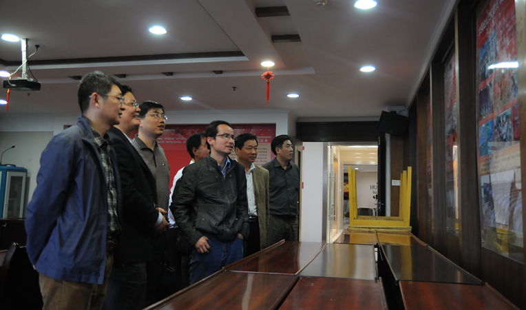 蕪湖市工商局一行參觀安徽華億集團(tuán)黨團(tuán)活動(dòng)室