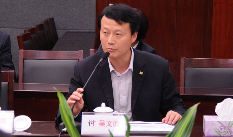 華億集團(tuán)副總裁吳文駿作簽約項(xiàng)目介紹