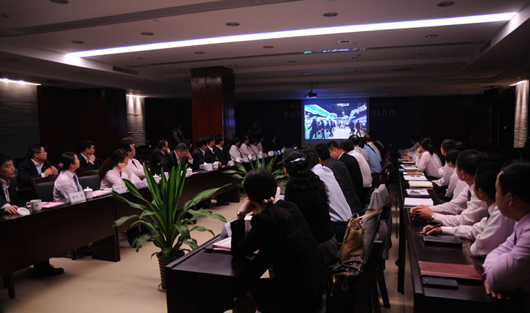 嘉賓觀看華億宣傳片