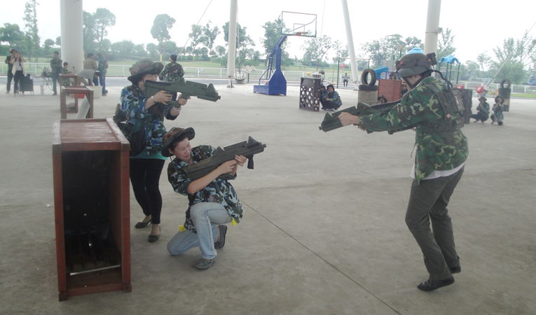 緊張刺激的真人CS項(xiàng)目——正面“火拼”