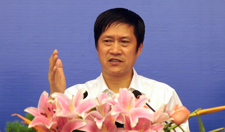 項義水董事長在年中經濟工作會議上講話