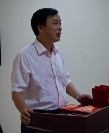 蕪湖日報報業集團邢彪在征文大賽頒獎儀式上講話