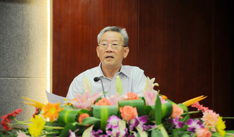 市關工委常務副主任基金會秘書長李光平對2013年度“華億獎學金”評選作簡要說明