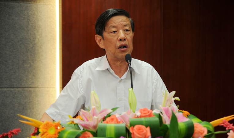 市關工委常務副主任基金會理事長孔祥鳴發言