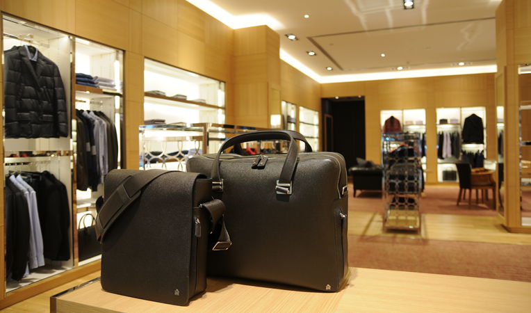 登喜路名品專柜開柜