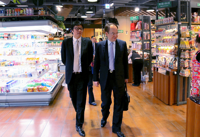 項領總裁參觀大遠百