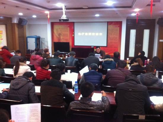 總經(jīng)理助理童孝文春節(jié)期間紅運酒銷售工作進行布置