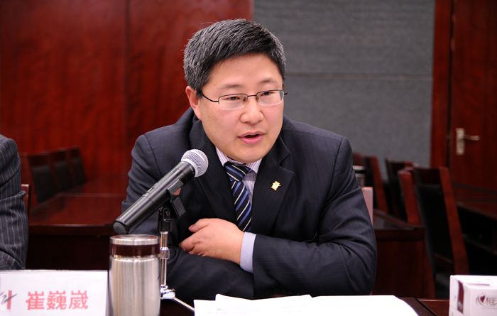 集團(tuán)資金運(yùn)營(yíng)處處長(zhǎng)崔巍巍討論發(fā)言