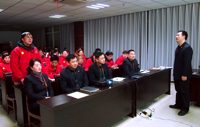 華億城市生活廣場(chǎng)副總經(jīng)理胡杰講解消防安全知識(shí)