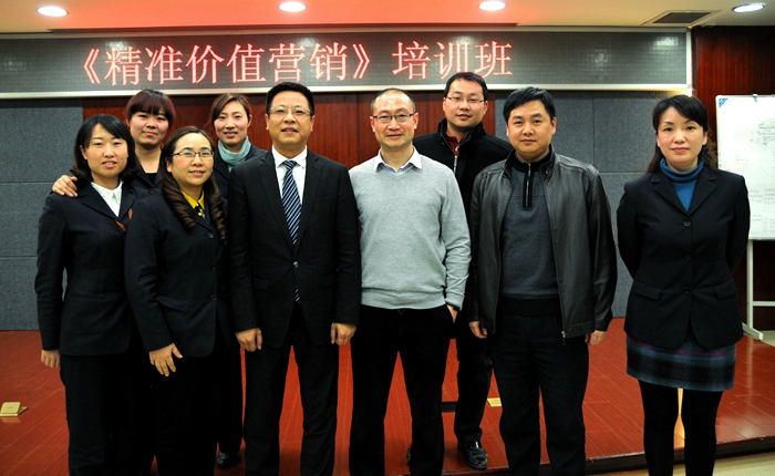 培訓人員與關蘇哲老師合影