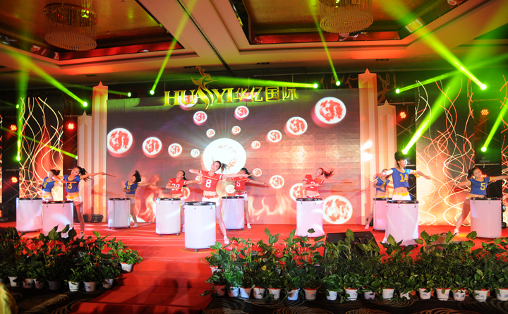 一陣激越的開場鼓拉開招商大會序幕