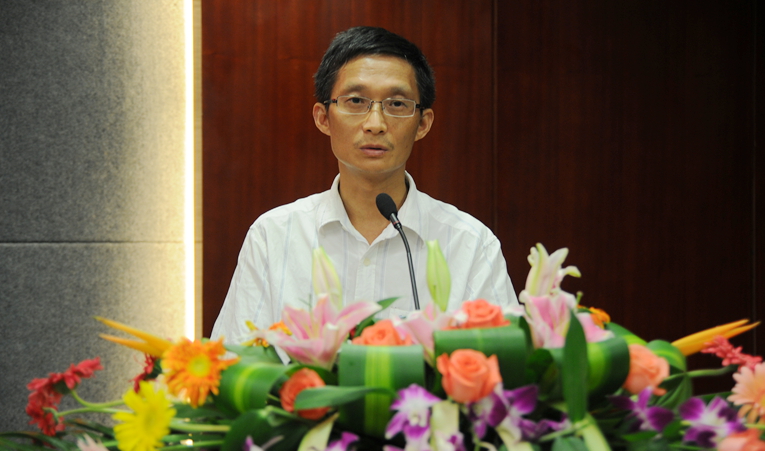 獲獎(jiǎng)學(xué)生學(xué)校老師代表發(fā)言