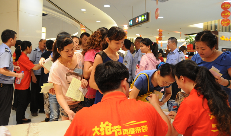 2013年華億國際大搶節人氣火爆