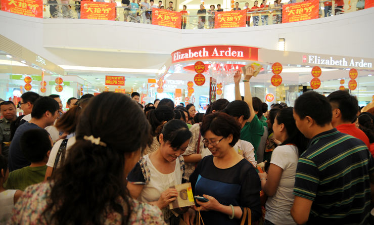 禮品派發現場人山人海