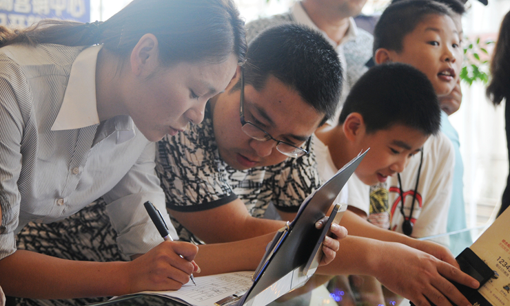 意向客戶現(xiàn)場(chǎng)預(yù)定商鋪