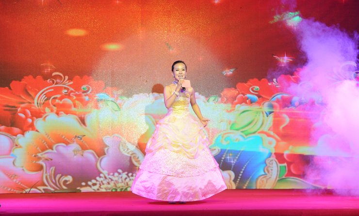 繁昌華億廣場(chǎng)營(yíng)銷(xiāo)中心開(kāi)放儀式上的精彩文藝表演