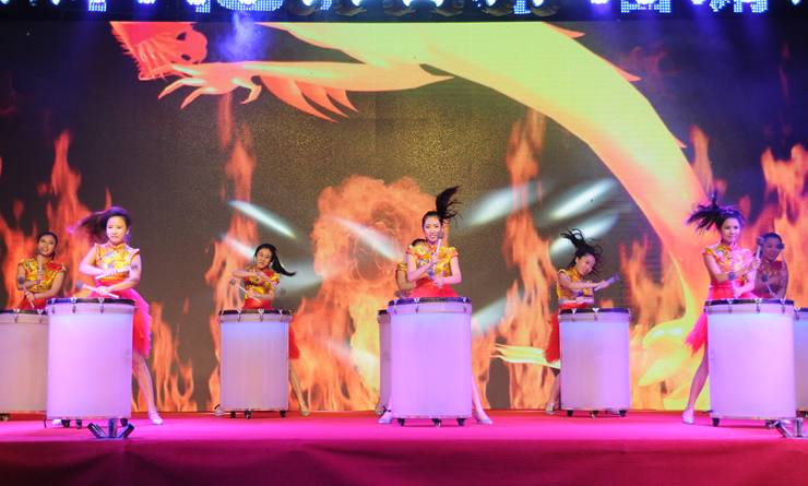 繁昌華億廣場(chǎng)營(yíng)銷(xiāo)中心開(kāi)放儀式上的精彩文藝表演