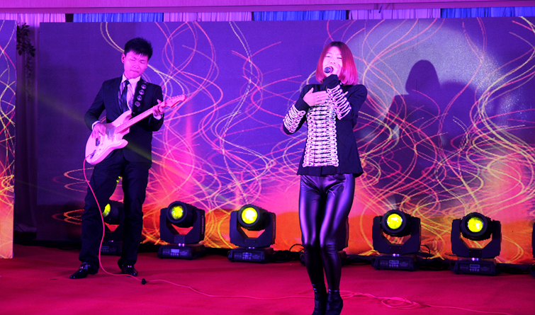 樂隊現場演唱歌曲