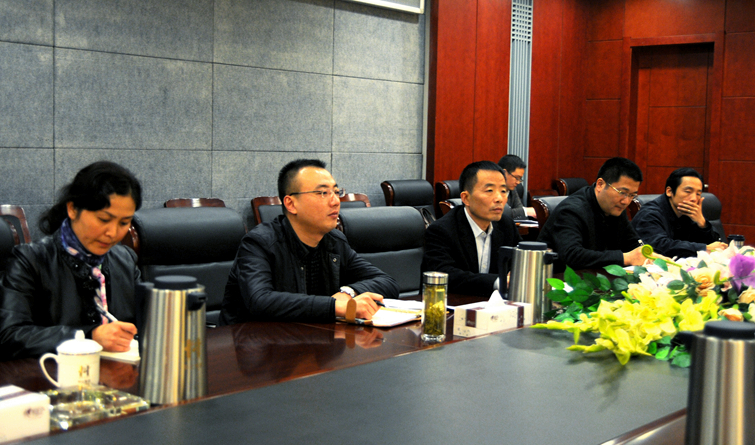 賀東書記認真聽取項領總裁匯報