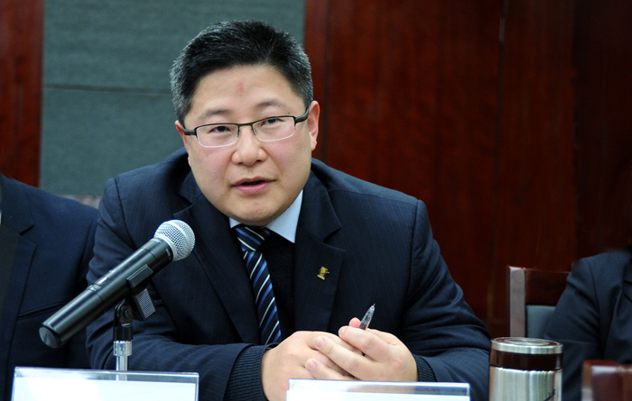 集團資金運營處處長崔巍崴討論發言