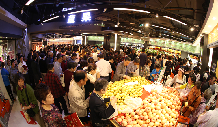 華億生活超市星隆店內人潮涌動