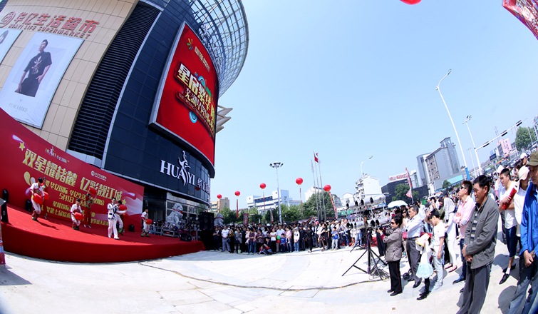 精彩的節目表演,吸引了眾多市民駐足觀看