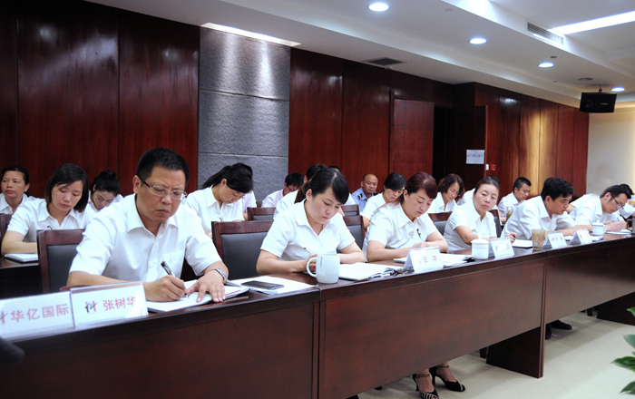 參會代表認真聆聽、記錄