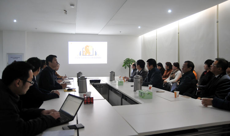 調研團一行在華億樂購電商公司總部聽取華億樂購創始項領介紹項目情況