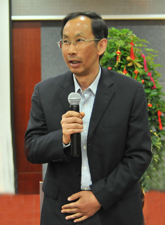 集團財務總監劉建林向大家拜年