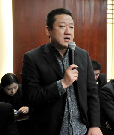 華億物業公司副總經理劉志宏向大家拜年