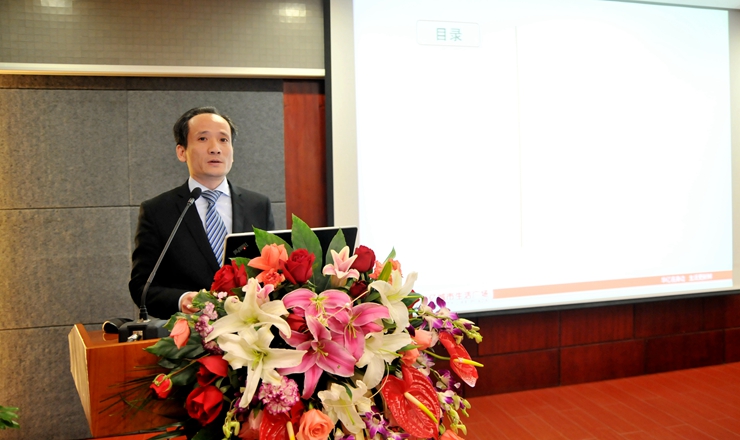 華億城市生活廣場公司總經(jīng)理陳朝暉作匯報