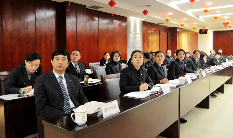 與會代表認(rèn)真聽取匯報