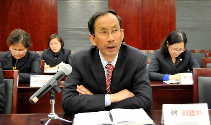 集團財務(wù)總監(jiān)劉建林討論發(fā)言