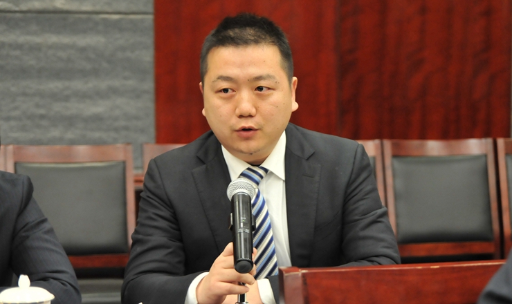 華億城市生活廣場公司總經(jīng)理助理項平討論發(fā)言