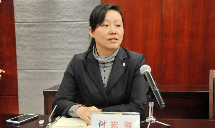 華億城市生活廣場公司副總經(jīng)理宛強討論發(fā)言