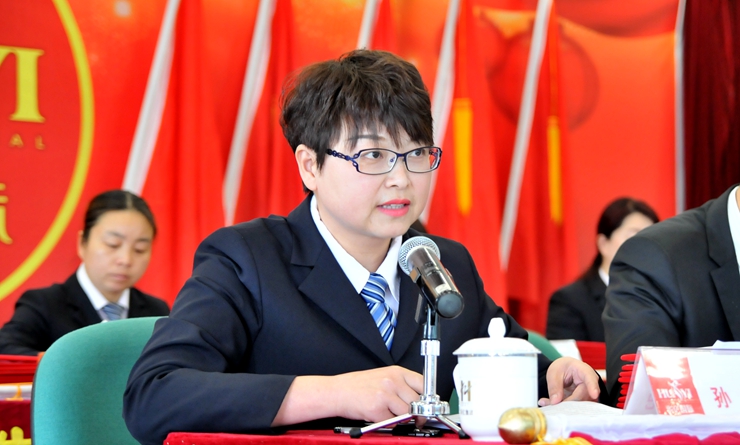 孫艷副總經(jīng)理主持大會(huì)