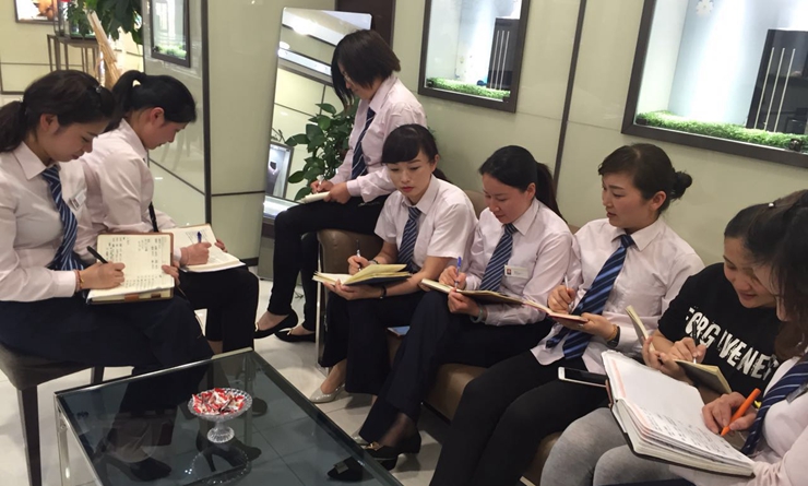 樓層管理部門開展讀書討論活動(dòng)