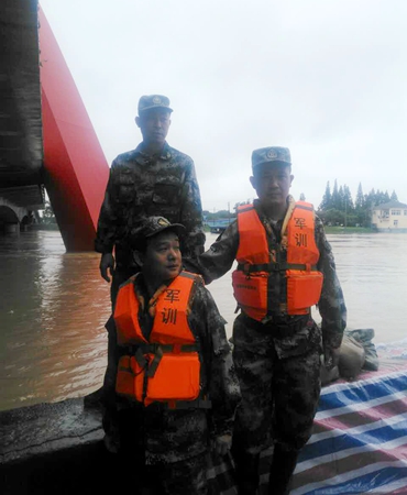 徐勇和朱萬龍?jiān)诳购橐痪€