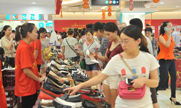 消費者選購商品