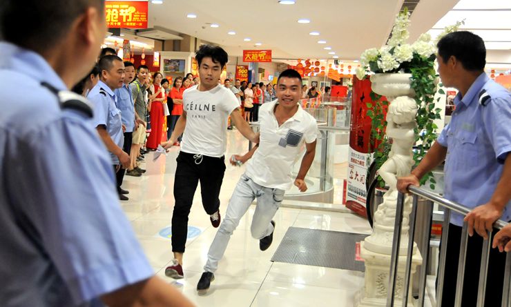 消費者飛奔搶大獎