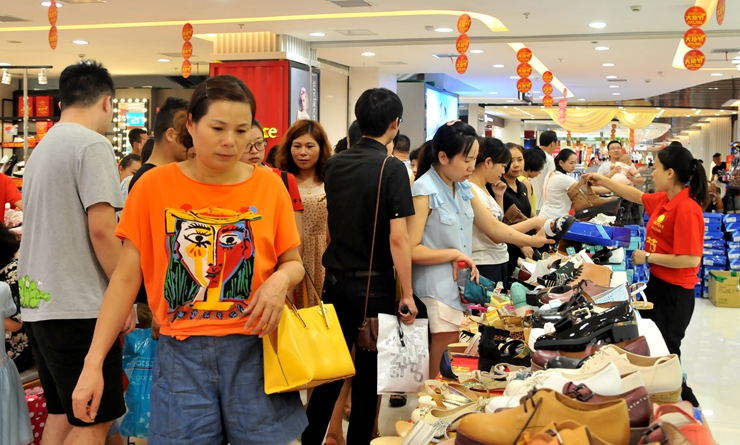 消費(fèi)者選購商品