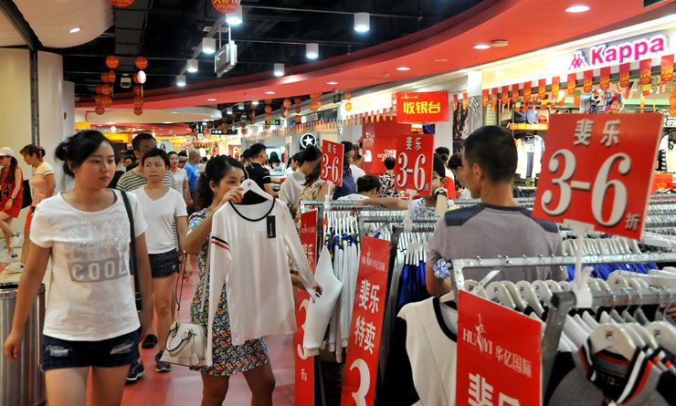 運(yùn)動商場人氣興旺