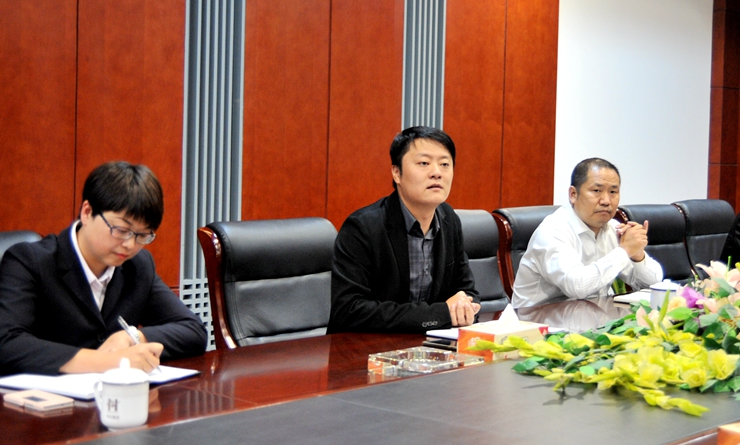 項領總裁匯報企業(yè)經營情況